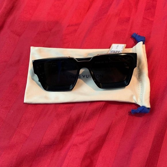 Louis Vuitton Evidence Sunglasses - Picture 1 of 4